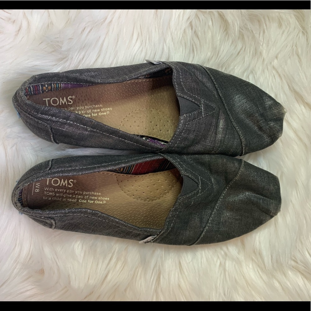 Gray Toms